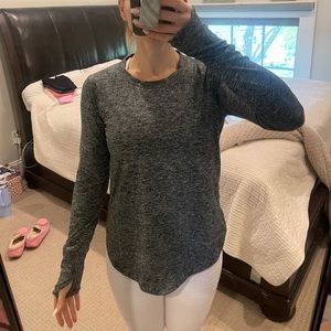Athleta long sleeve long sleeve with thumb sleeves